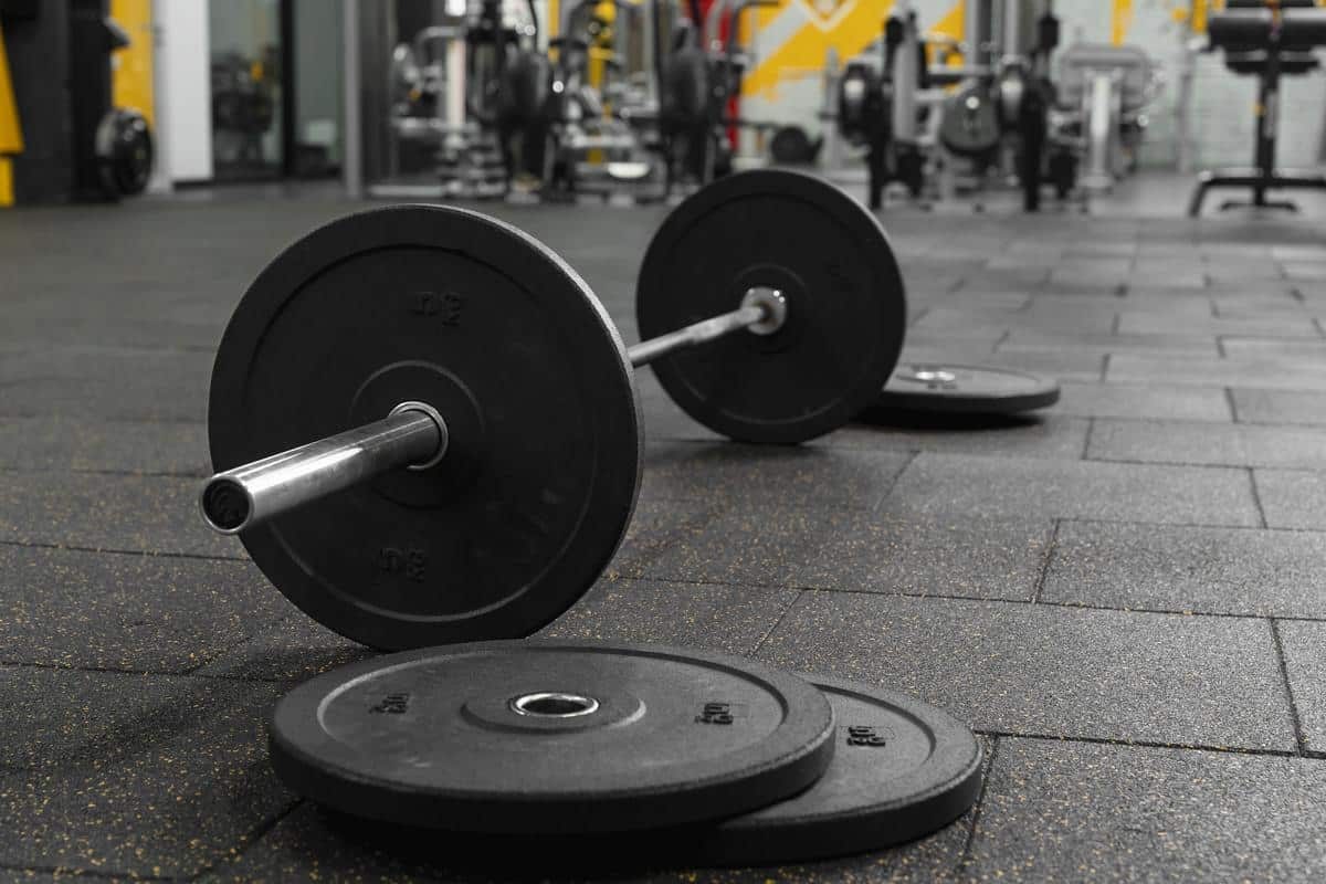 combien pese une barre de musculation